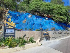 my art blue sculpture at Lesquerde